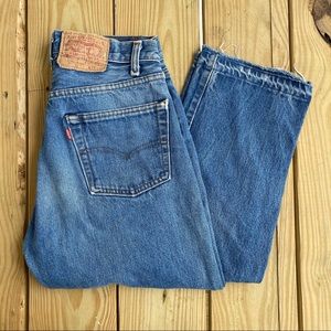 Vintage raw hem Levi 501’s mom jean